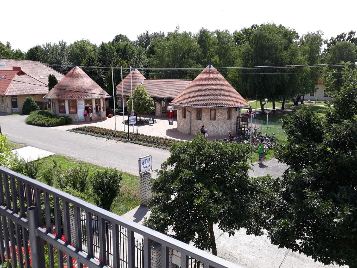 Bed and Breakfast Szilvia Panzio Дьомаэндрёд Экстерьер фото